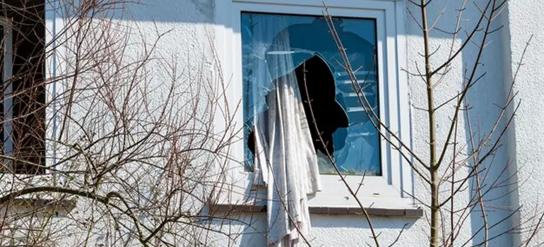 Storm Window Installation Contractors in Four Corners, FL